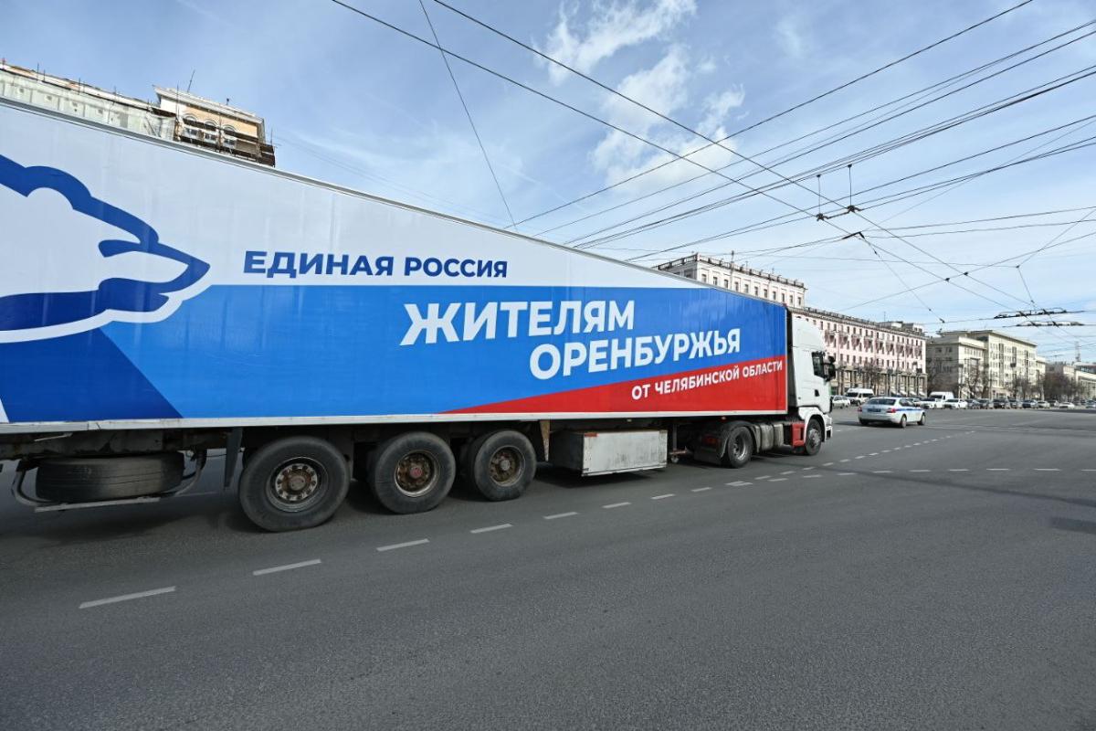 Из Челябинской области в Оренбуржье отправили фуру с питьевой водой*1
