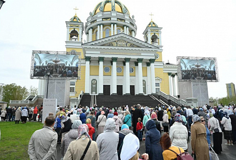 В Вербное воскресенье освятили крестильный храм главного собора Челябинска