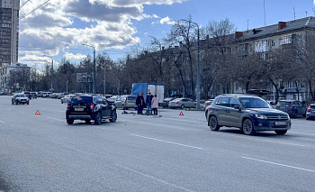 Автомобиль отбросило на встречную полосу после ДТП в центре Челябинска