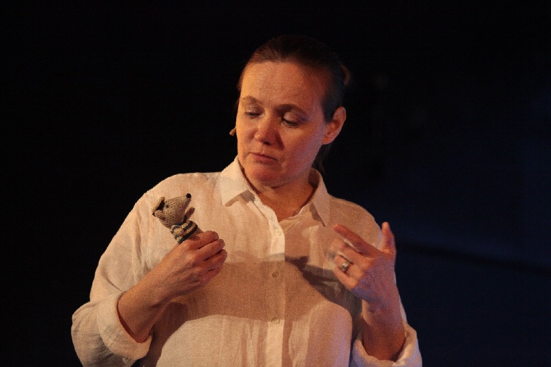 В Челябинске автор книги сыграла в спектакле про мышей, живущих в театре*1