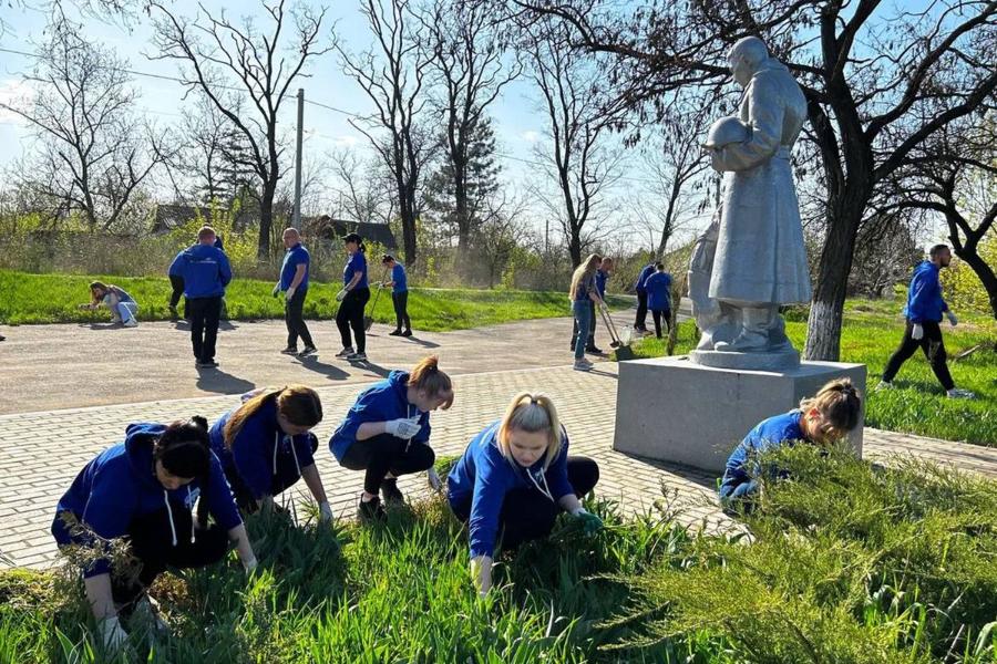 Более 3,5 тыс. активистов навели порядок у памятников Великой Отечественной войне*