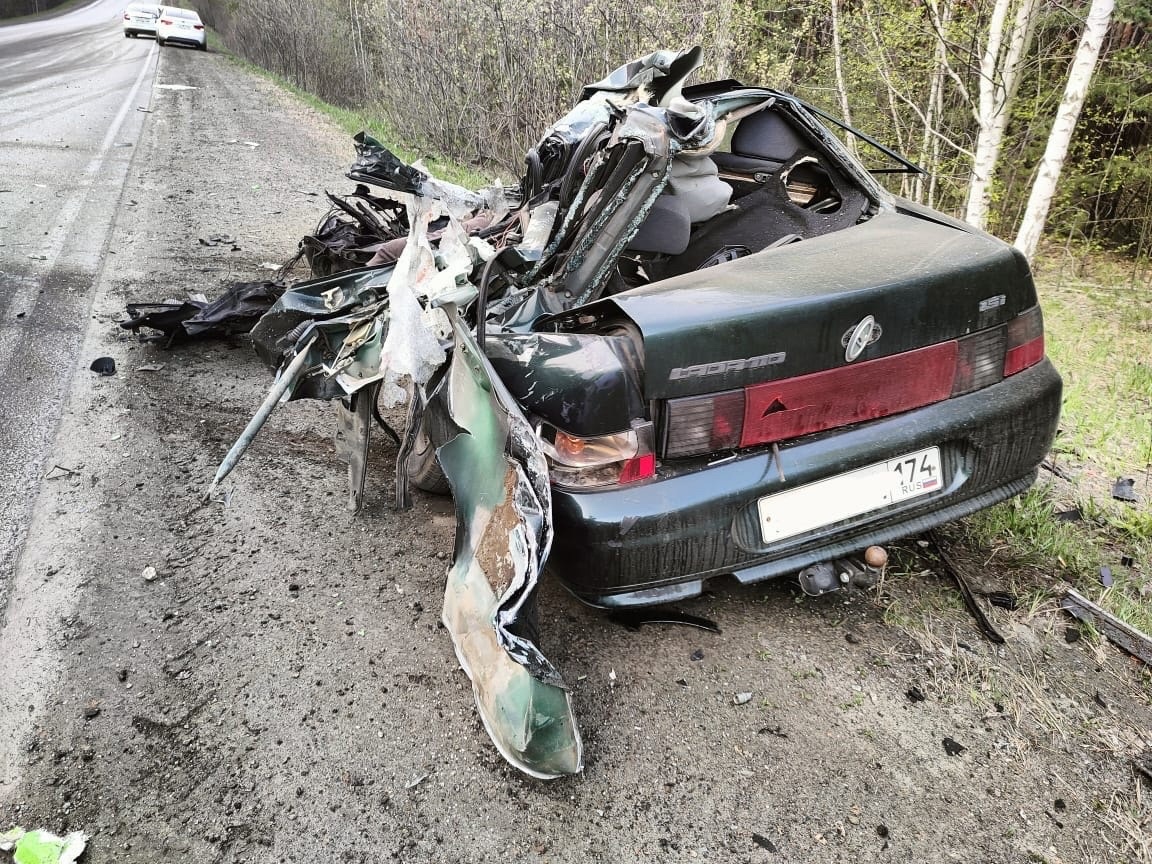 Водитель ВАЗа погиб после столкновения с грузовиком в Челябинской области*