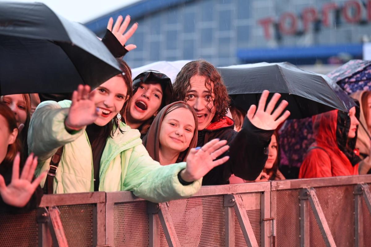 Дождь в День города не помешал вечерним концертам и салюту в Челябинске*1