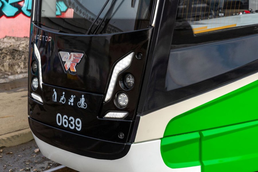 В Челябинске начали обкатку трехсекционного трамвая со звездным именем*1