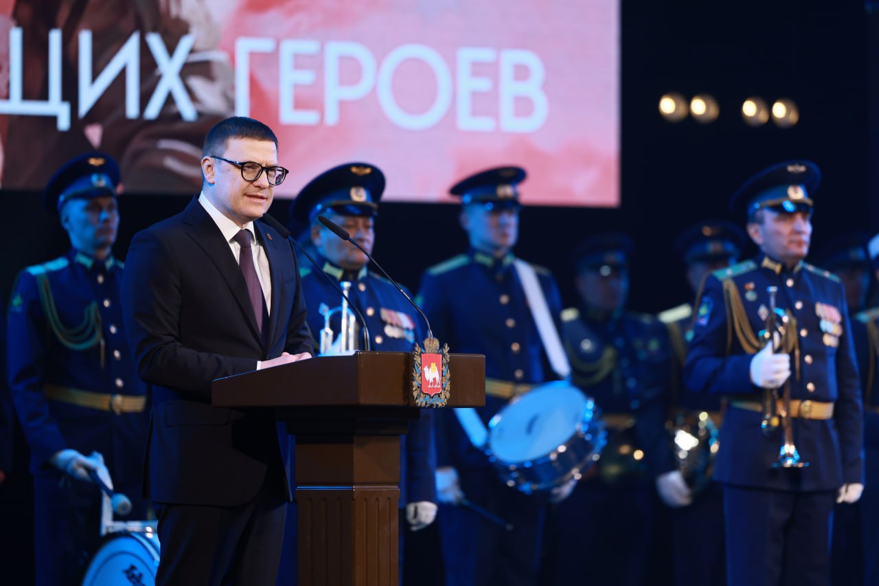 Известные артисты Челябинска поздравили военнослужащих с праздником*1