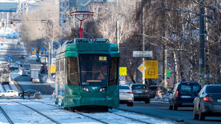 Приехавшему на обкатку в Челябинск трехсекционному трамваю дали название звезды*1