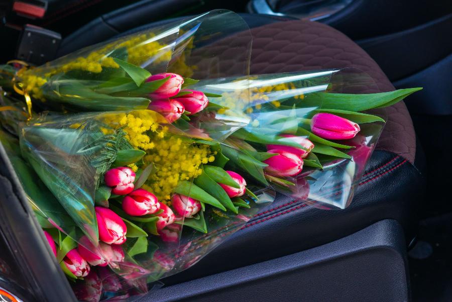 Дима Билан восхитился количеством цветов после концерта в Челябинске*1