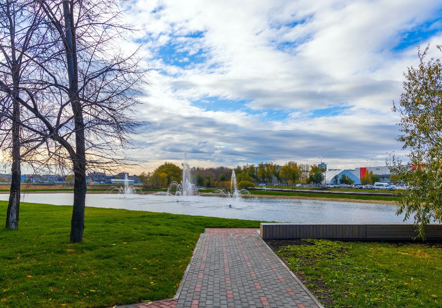 Пруд с тремя светящимися фонтанами появился в Челябинске*1