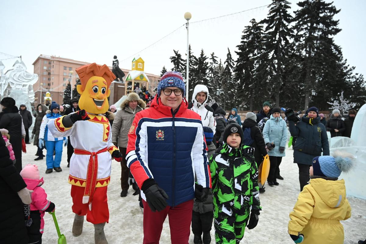 Алексей Текслер привёз семью в челябинский ледовый городок