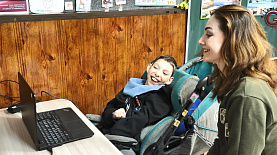 Управляя взглядом: челябинцы помогают детям-инвалидам осваивать уникальную технологию