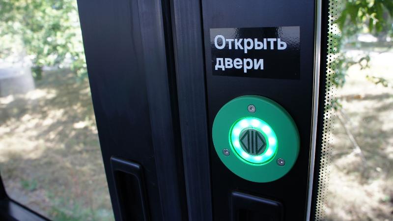 Челябинцы смогут самостоятельно открывать двери в трамваях