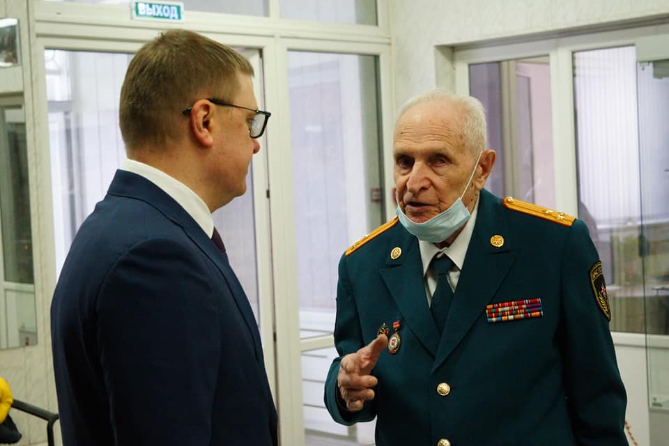 Пожарный первым в Челябинской области получил новую госнаграду