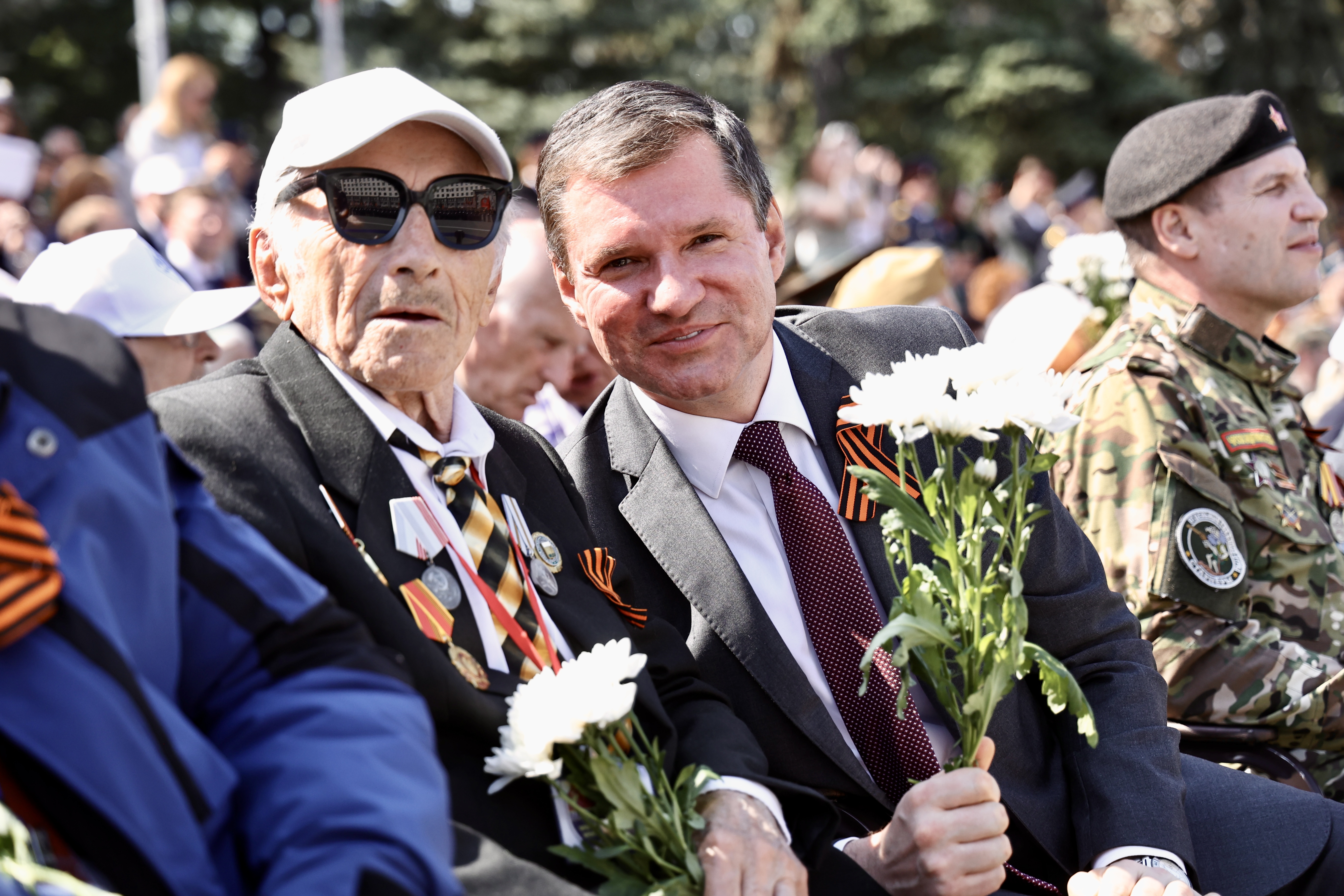 Защитники прошли по главной площади Челябинска: лучшие фото с Торжественного построения
