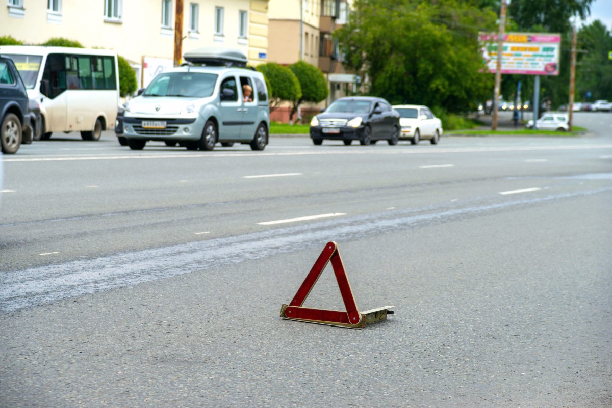 Два молодых водителя устроили аварию в Челябинске*1