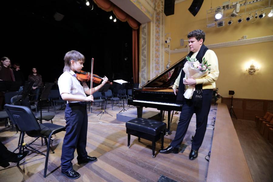 Денис Мацуев в Челябинске послушал 9-летнего скрипача, с которым судились соседи*1