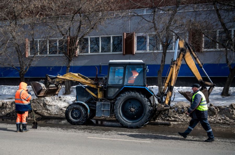 Охранник из Южноуральска угнал экскаватор, чтобы съездить по делам*1