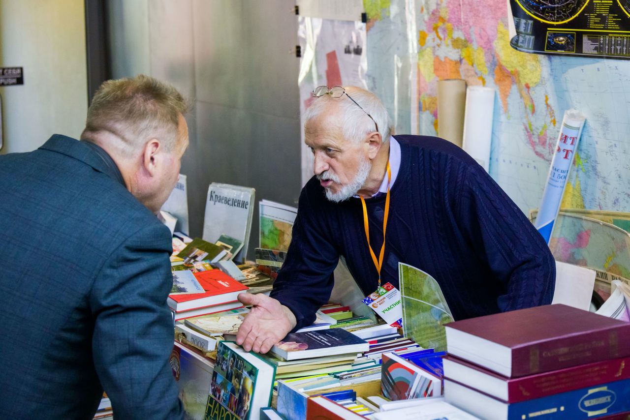 Жителей Челябинской области позвали на книжный РыжийФест*1