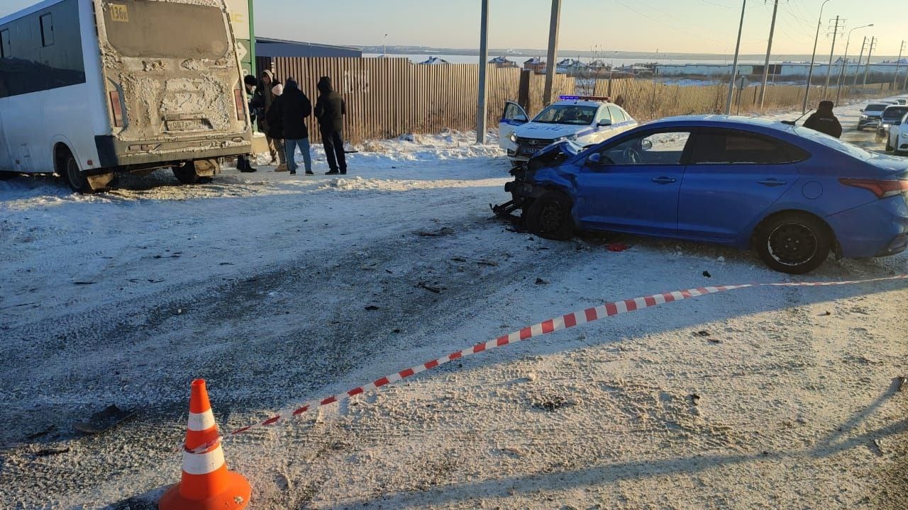 Три человека пострадали в ДТП с микроавтобусом и автомобилем под Челябинском*