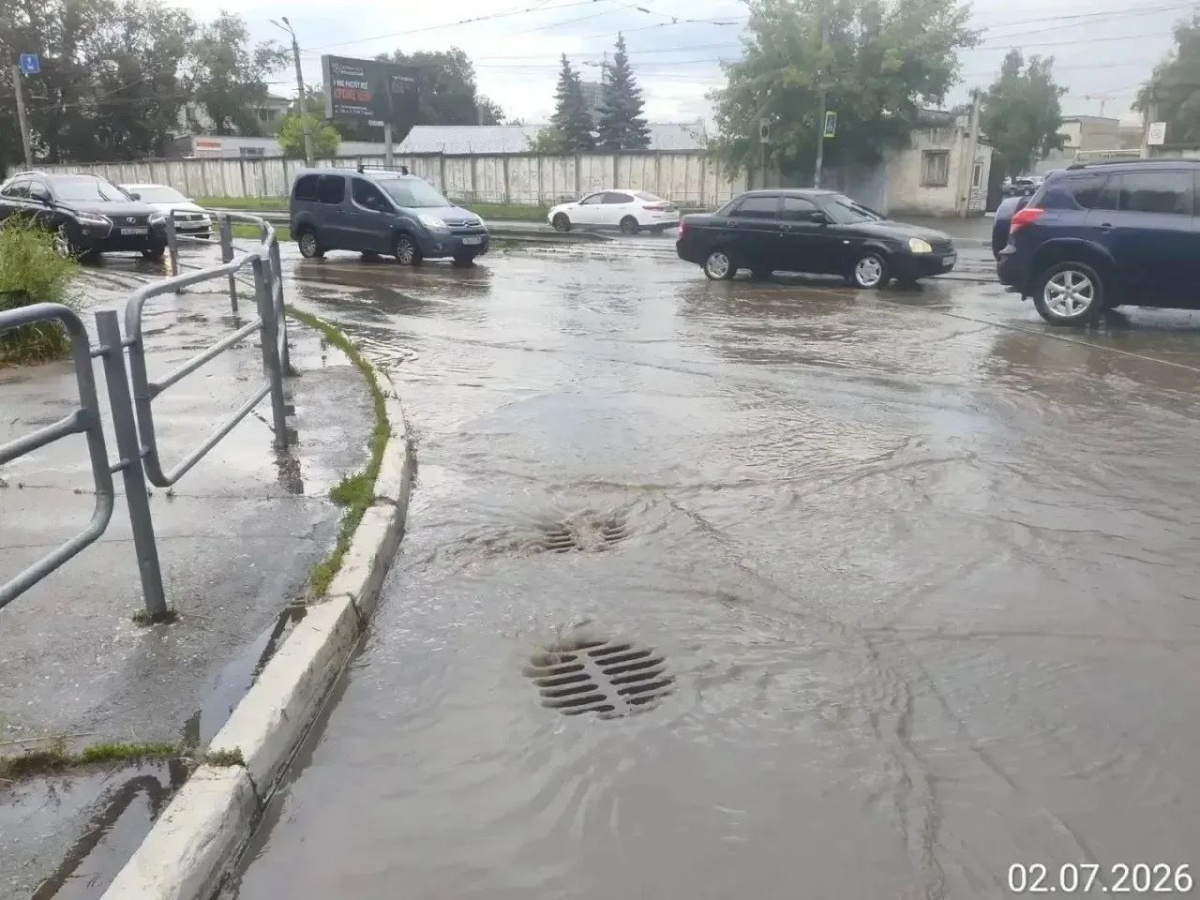 В Челябинске устраняют последствия обильных дождей*1