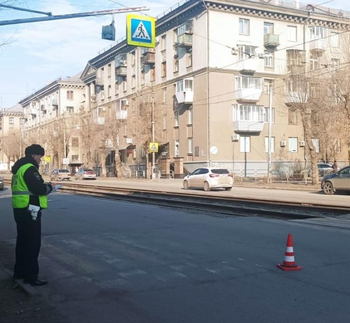 На пешеходном переходе в Магнитогорске сбили двух школьников