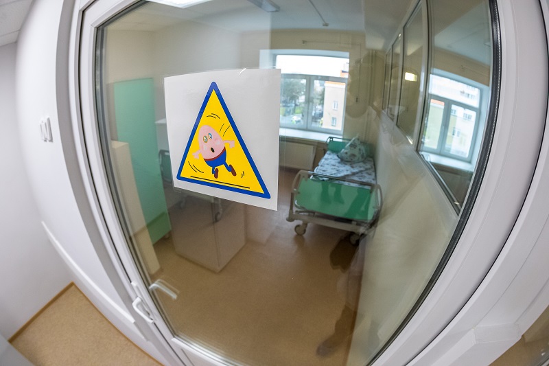 Избитую двухмесячную девочку из Копейска перевезли в областную больницу*1