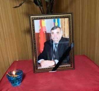 В Челябинской области простились с умершим от ковида главой