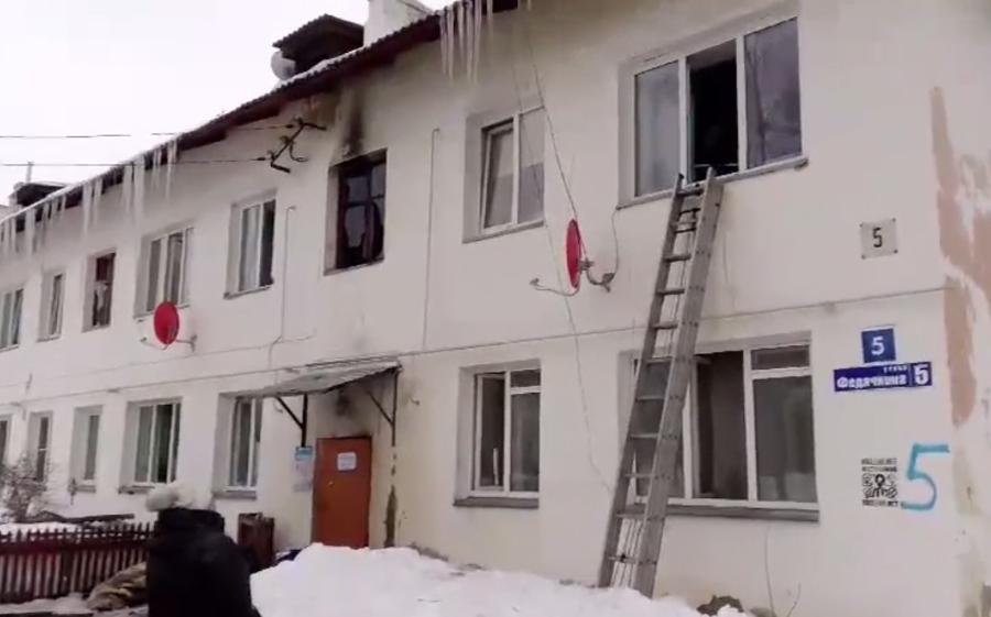 Семь человек спасли из полыхающего многоквартирного дома в Копейске*