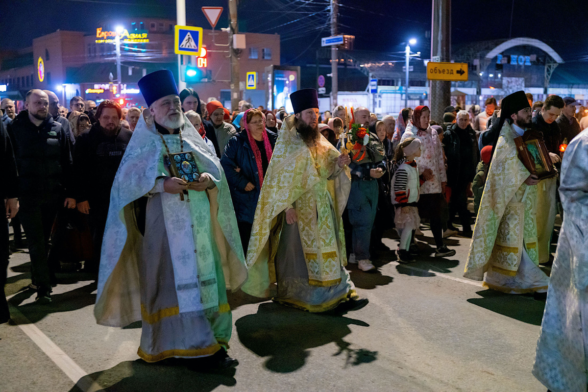 Светлое настроение вопреки непогоде: дождь не испортил челябинцам праздник Пасхи*1