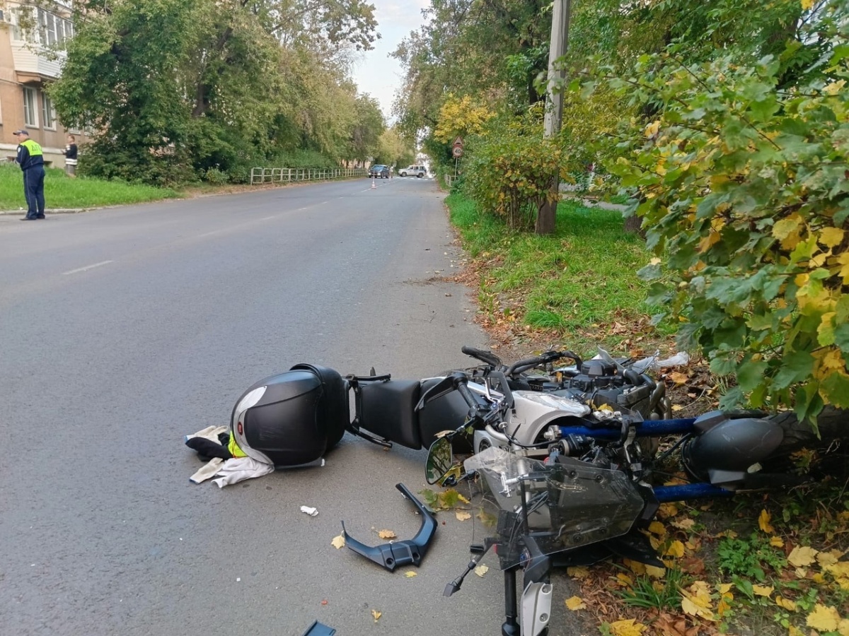 Мотоциклист сбил женщину на дороге в Челябинской области*