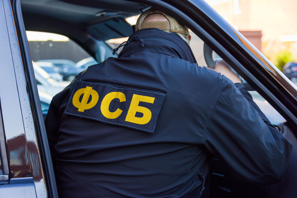 Нелегальная стройка на Тургояке обернулась для челябинца задержанием УФСБ*