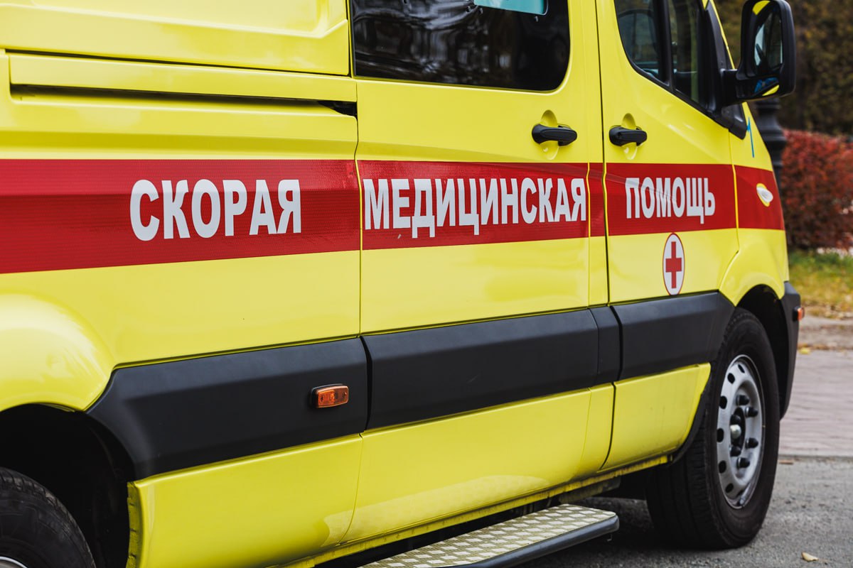 В центре Челябинска автомобиль сбил 10-летнего велосипедиста на переходе*