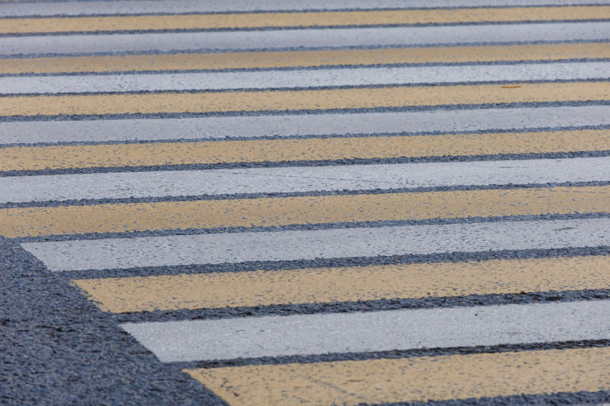 Челябинец на Renault сбил пенсионерку возле остановки*1