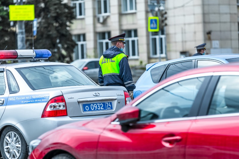 В Челябинске полицейский на дорогой иномарке устроил ДТП*1