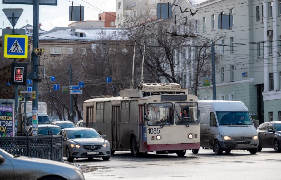 ДТП с троллейбусом и автомобилем перекрыло проезд в центре Челябинска*1