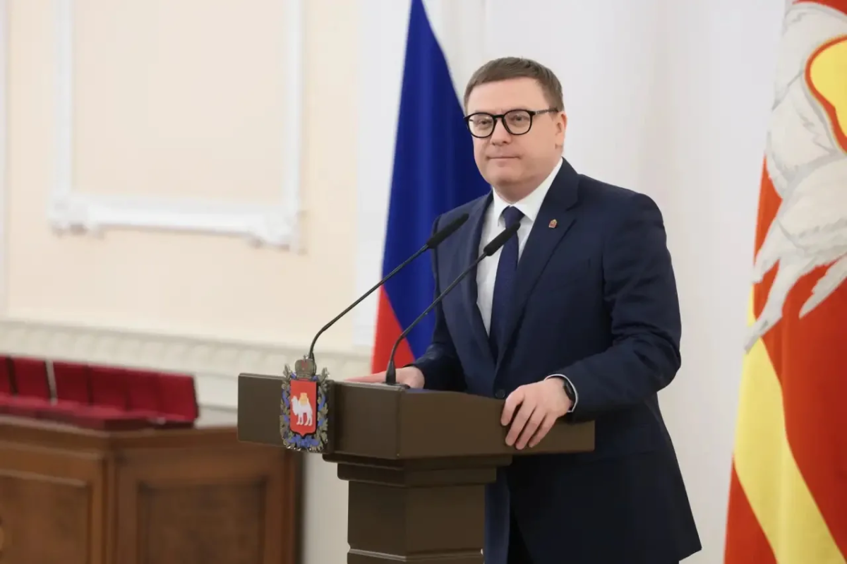 Алексей Текслер вручил почетные награды двум известным челябинским журналистам*