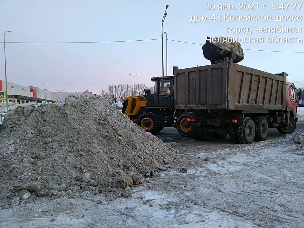 За ночь из Челябинска увезли свыше 2,7 тысяч тонн снега