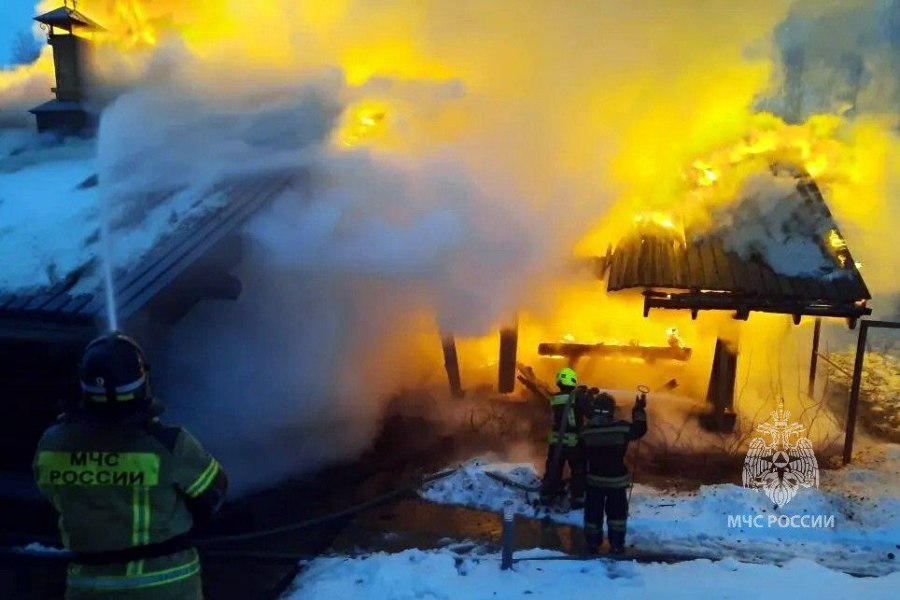 Пожар произошел в клубном поселке под Челябинском