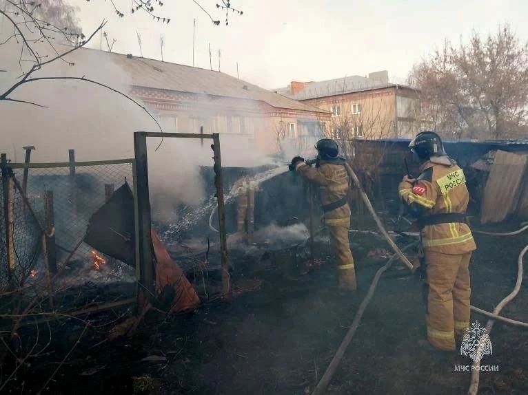На юге Челябинской области произошел пожар на 300 квадратных метров*