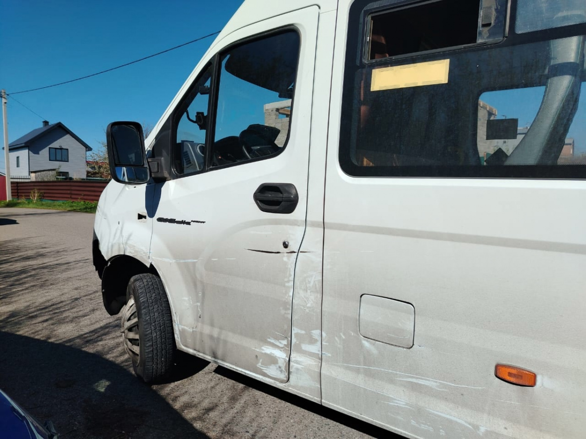 В Магнитогорске маршрутка врезалась в автомобиль и сбила пешехода*