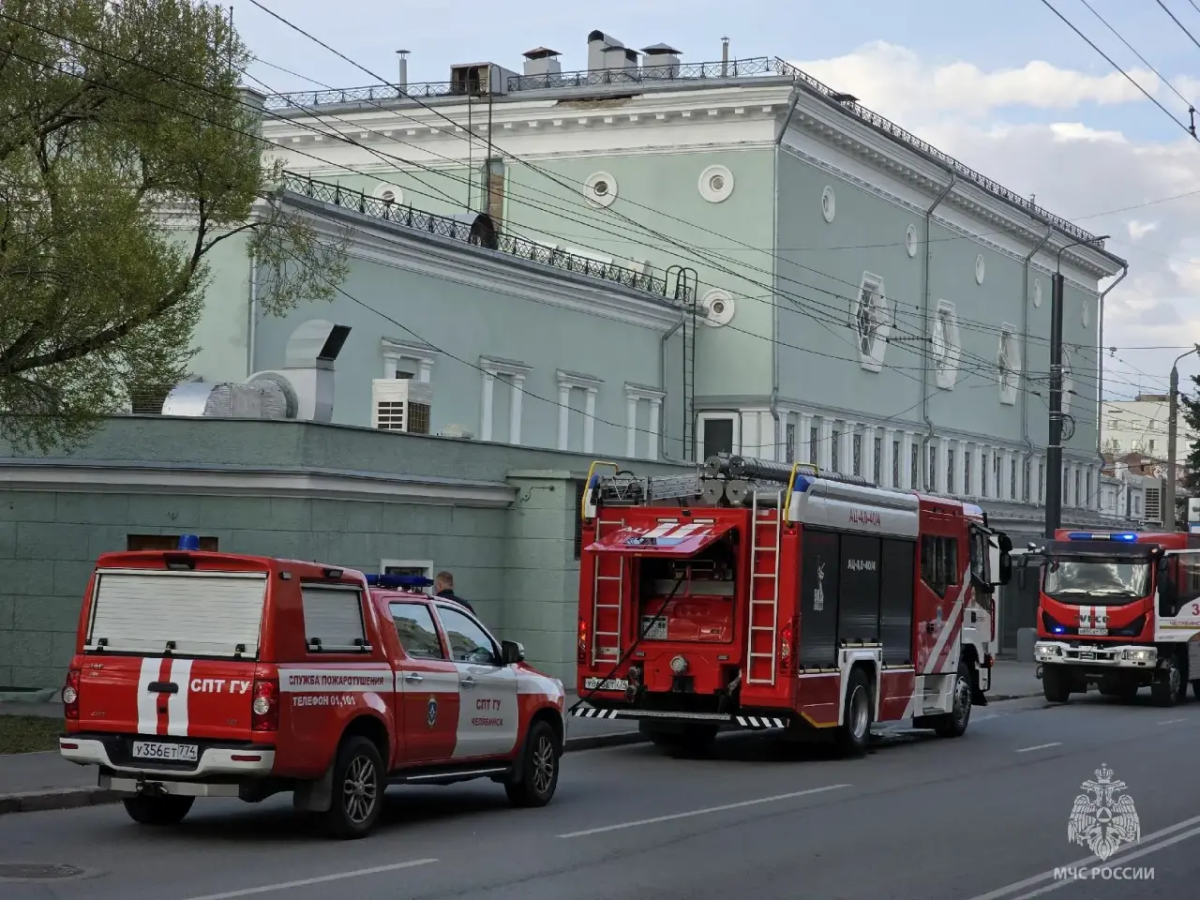 В челябинском театре «Манекен» загорелись вещи в подвале*
