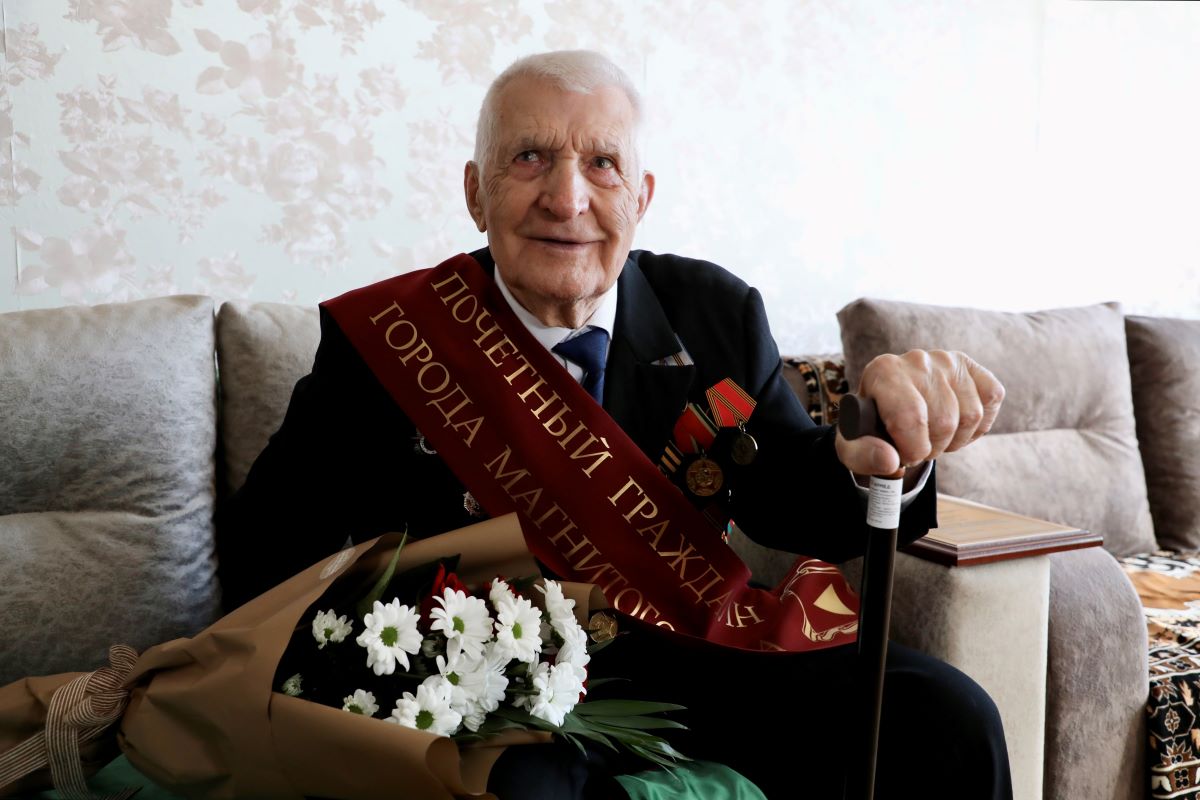 Магнитогорск чествует героев: к 80-летию Победы ветеранам вручили юбилейные медали*