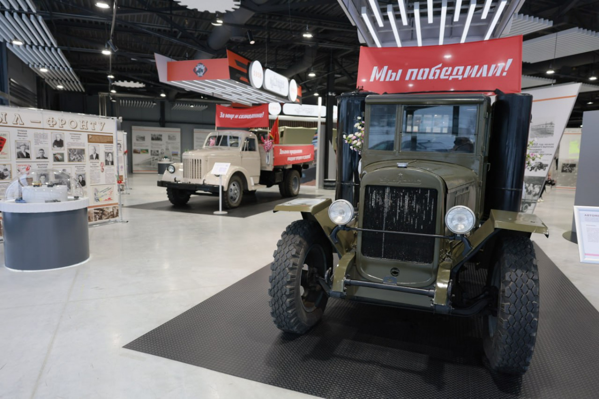 Путин наградил коллектив автозавода в Миассе орденом Александра Невского*1