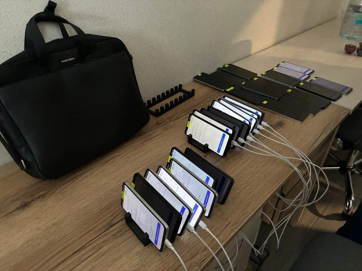 Челябинских студентов завербовали в дропперы для обналичивания денег*