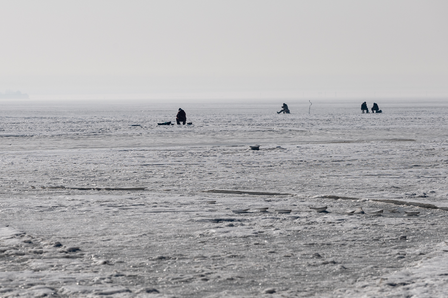Ходят по тонкому льду: ради какой рыбы челябинцы рискуют жизнью