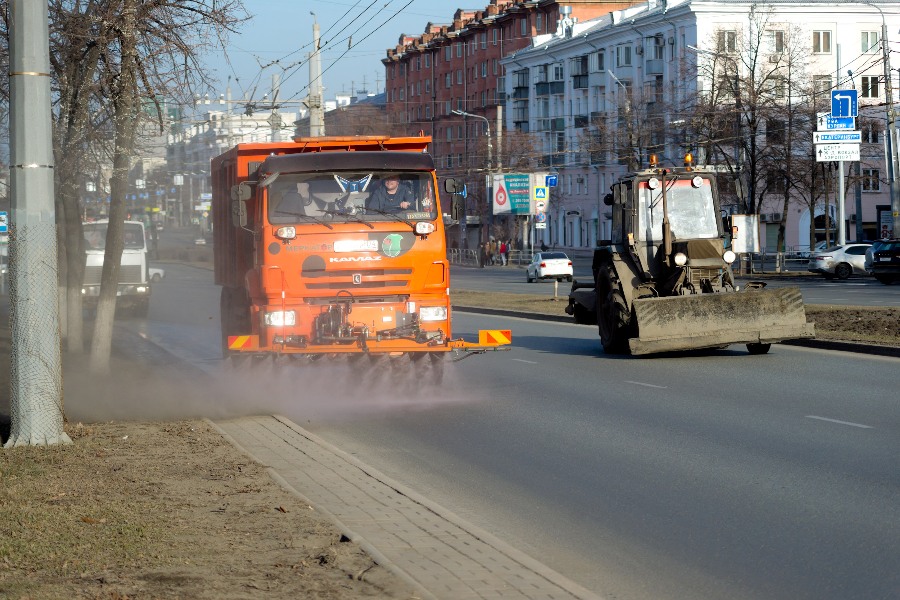 В Челябинске запустили генеральную уборку в преддверии Дня города*1