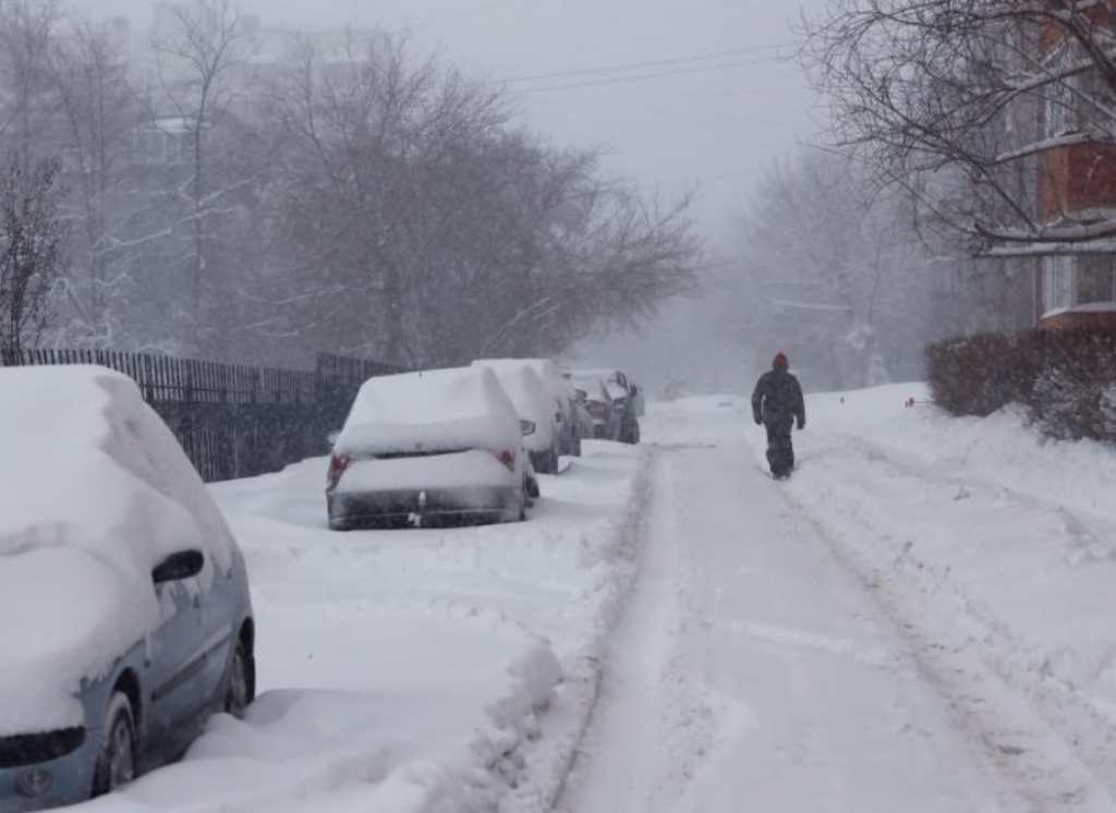 В Челябинске 16 января отменили уроки для учеников с 1 по 11 классы*1