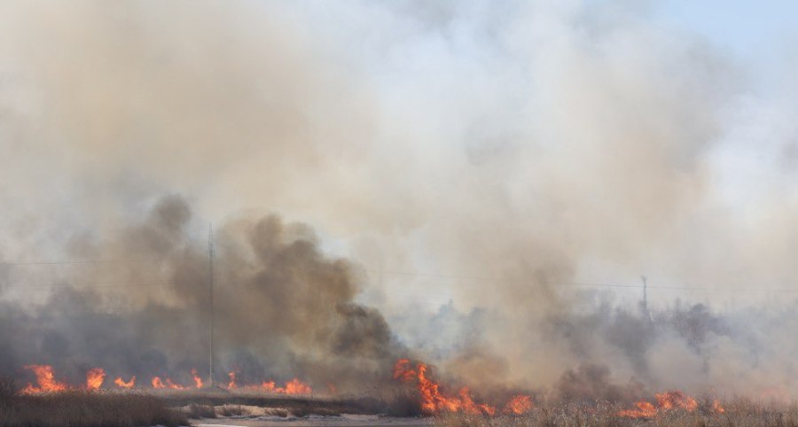 Дым от ландшафтных пожаров накрыл трассу М5 под Челябинском*1