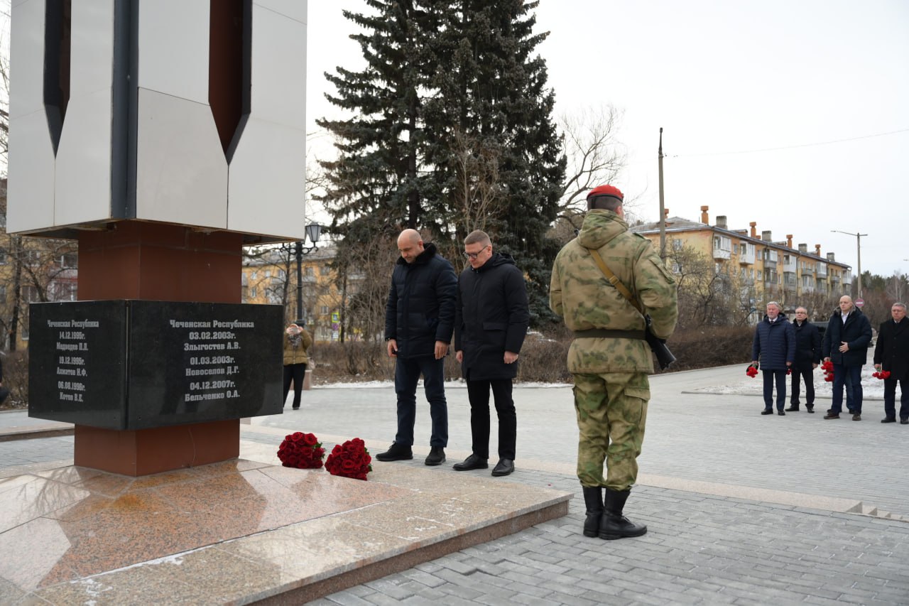 Жога и Текслер приехали к воинскому мемориалу в Снежинске*