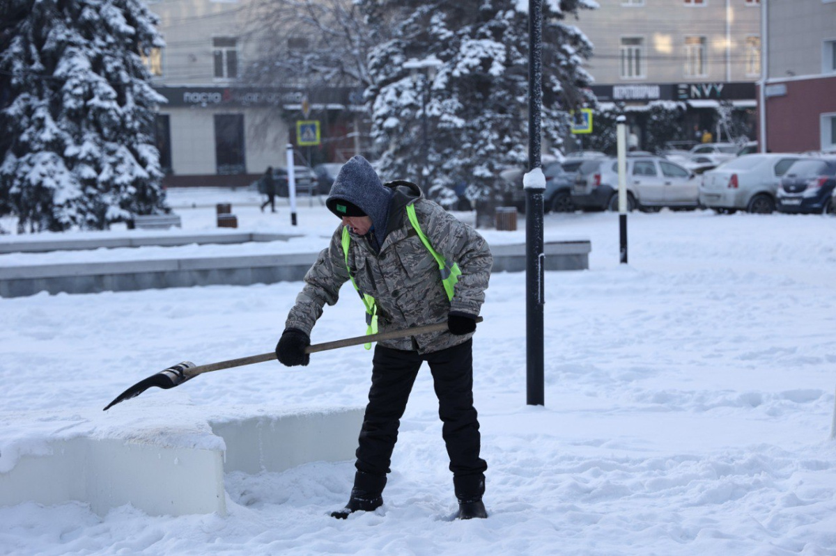 В Челябинске усилили уборку из-за снегопадов*1