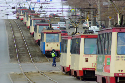 В Челябинске водителю трамвая стало плохо во время поездки